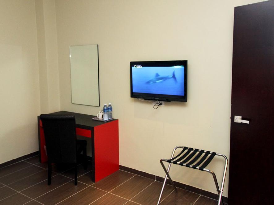 Est Penang Hotell Bayan Lepas Exteriör bild